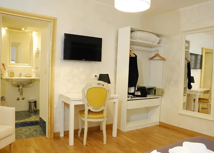 Гостевой дом Dulcis In Pantheon 4*